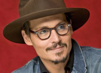 Johnny Depp, in rolul unui jurnalist alcoolic