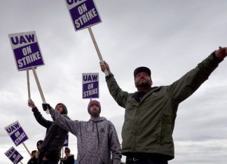 Muncitorii americani s-au indoit cu cel mai mare val de greve din ultimele decenii