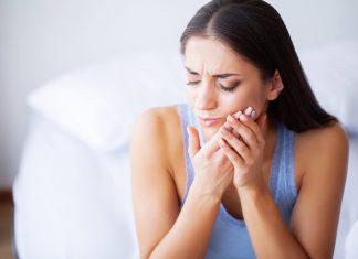 10 remedii naturale pentru a calma o durere de dinti severa