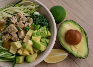 4 moduri sanatoase de a manca avocado